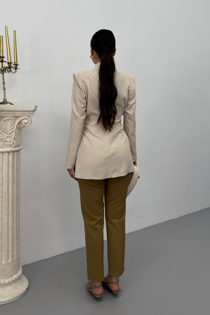 Kadın Blazer Ceket Şık Kruvaze Yaka Vatkalı Gold Kemer Detaylı Ceket