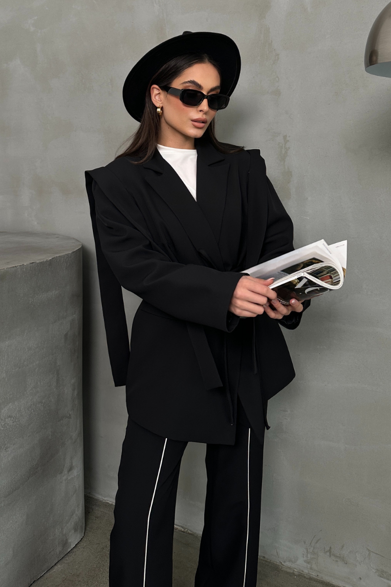 Kadın Oversize Blazer Ceket Kuşaklı Omuz Detaylı