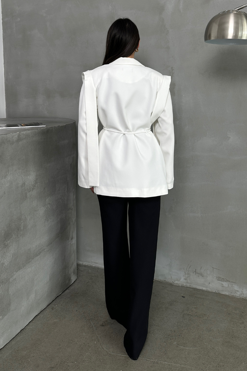 Kadın Oversize Blazer Ceket Kuşaklı Omuz Detaylı