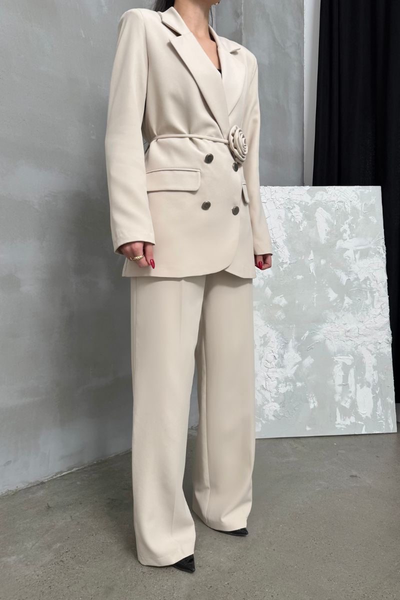 Kadın İkili Blazer Ceket Pantolon Takım Aksesuar ve Düğme Detaylı Bol Paça