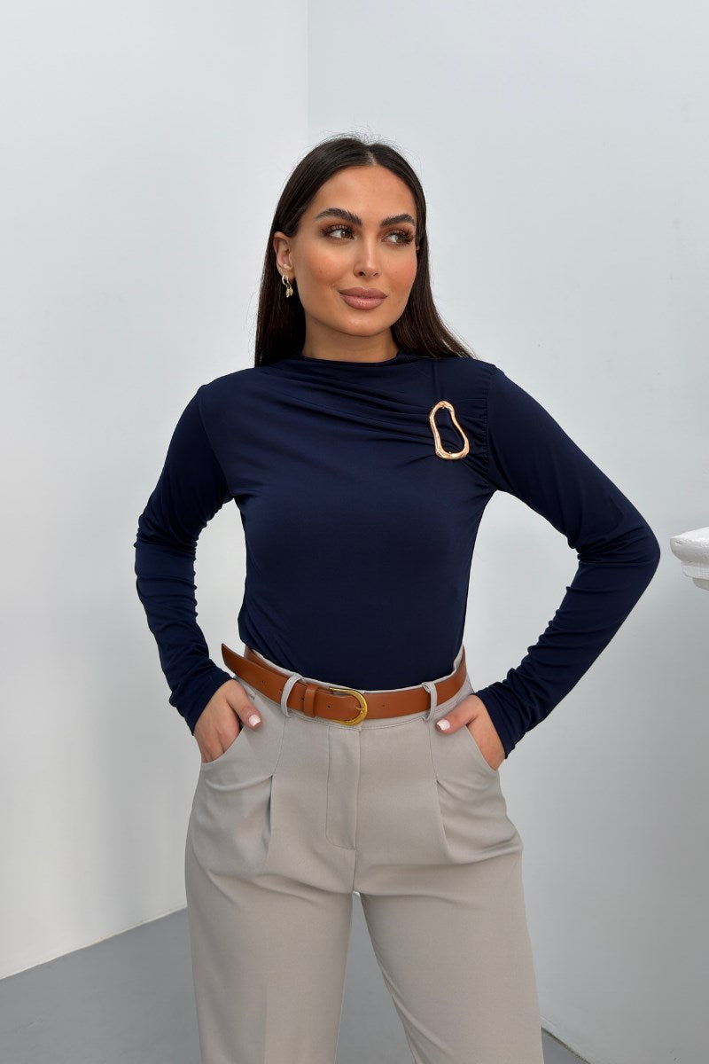 Kadın Bluz Gold Toka Detaylı Büzgülü Uzun Kollu Sandy Kumaş Likralı Şık Bluz