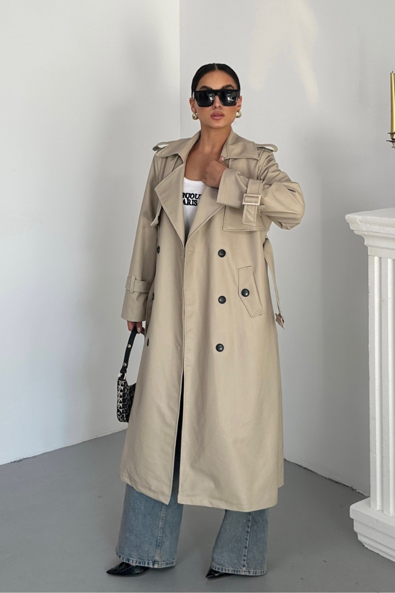 Kadın Trençkot Uzun Suni Deri Kemerli Düğmeli Cepli Yırtmaçlı Kruvaze Yaka Trençkot