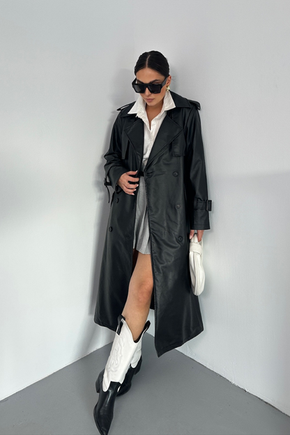 Kadın Trençkot Uzun Suni Deri Kemerli Düğmeli Cepli Yırtmaçlı Kruvaze Yaka Trençkot