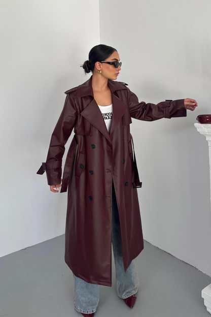 Kadın Trençkot Uzun Suni Deri Kemerli Düğmeli Cepli Yırtmaçlı Kruvaze Yaka Trençkot