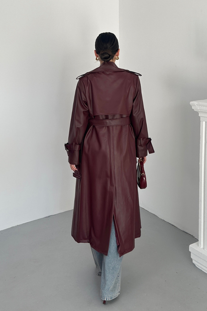 Kadın Trençkot Uzun Suni Deri Kemerli Düğmeli Cepli Yırtmaçlı Kruvaze Yaka Trençkot