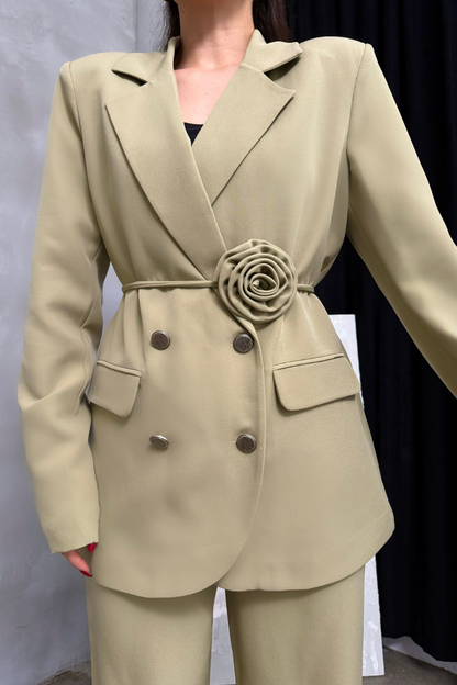 Kadın İkili Blazer Ceket Pantolon Takım Aksesuar ve Düğme Detaylı Bol Paça