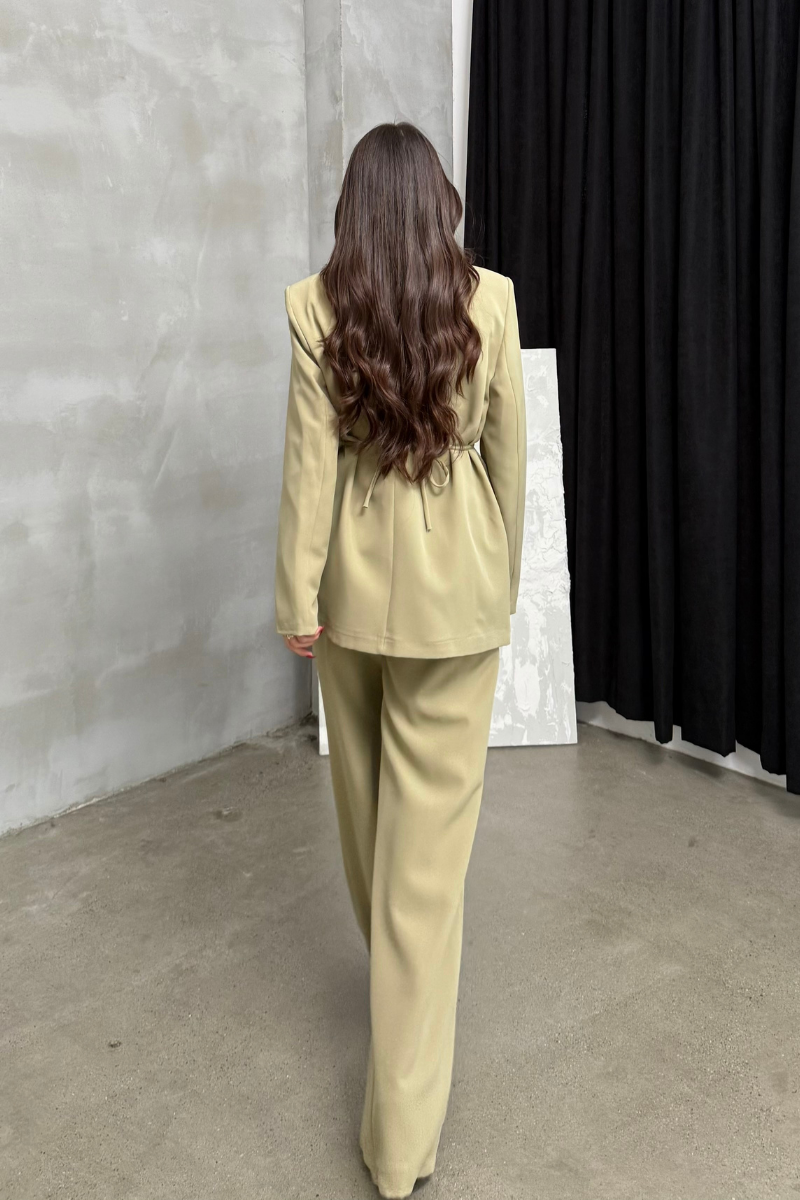 Kadın İkili Blazer Ceket Pantolon Takım Aksesuar ve Düğme Detaylı Bol Paça