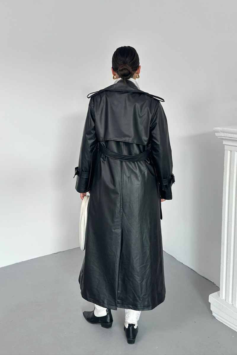 Kadın Trençkot Uzun Suni Deri Kemerli Düğmeli Cepli Yırtmaçlı Kruvaze Yaka Trençkot