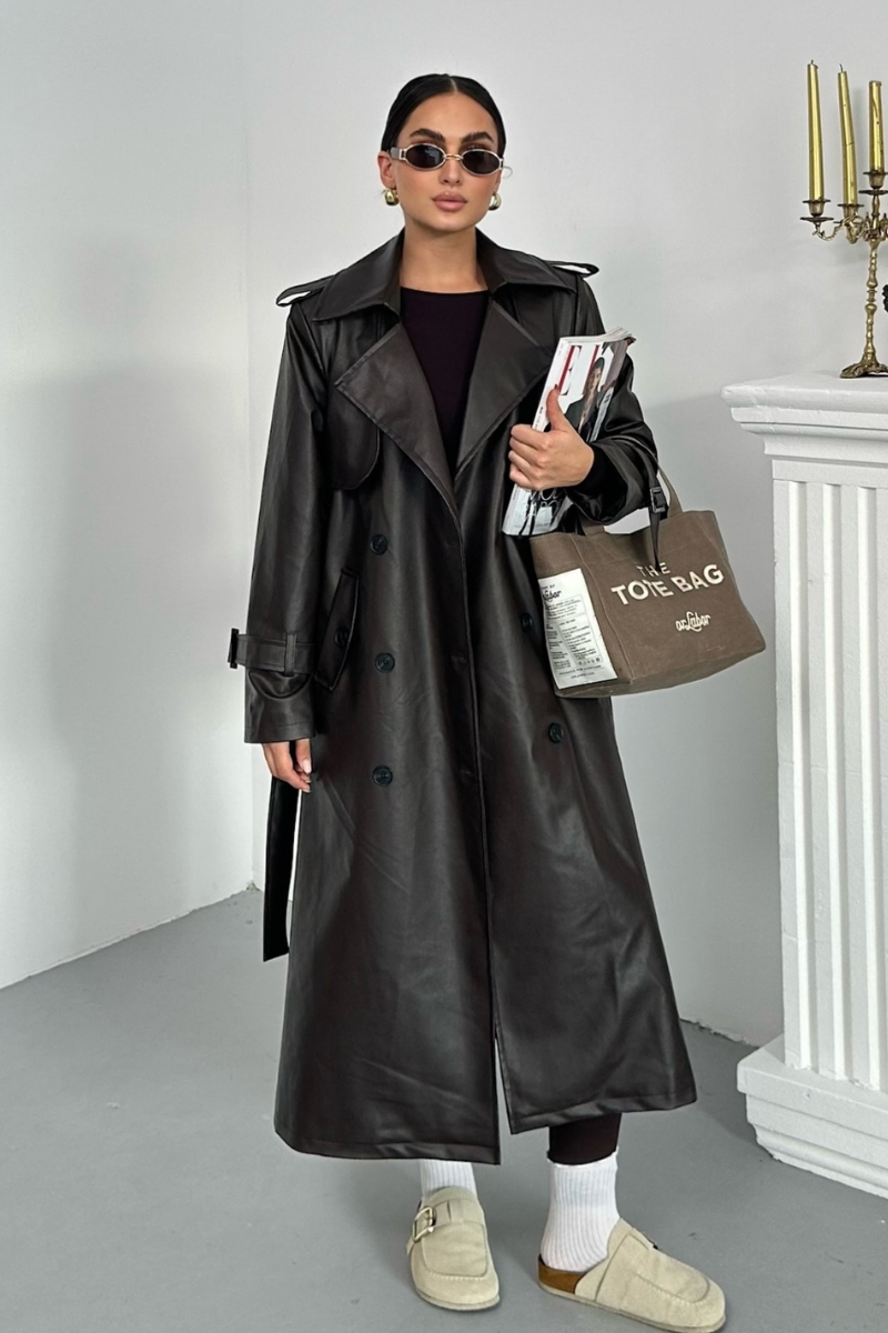 Kadın Trençkot Uzun Suni Deri Kemerli Düğmeli Cepli Yırtmaçlı Kruvaze Yaka Trençkot