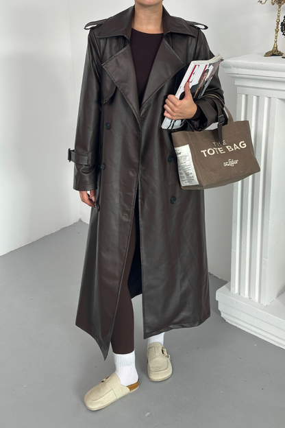 Kadın Trençkot Uzun Suni Deri Kemerli Düğmeli Cepli Yırtmaçlı Kruvaze Yaka Trençkot