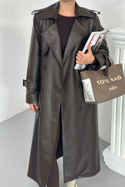 Kadın Trençkot Uzun Suni Deri Kemerli Düğmeli Cepli Yırtmaçlı Kruvaze Yaka Trençkot