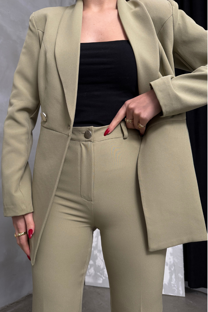 Kadın İkili Blazer Ceket Pantolon Takım Pile ve Düğme Detaylı Boru Paça