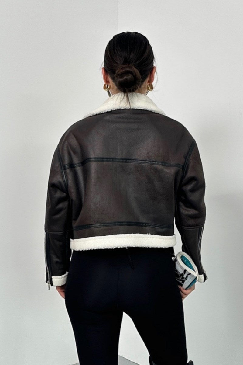 Kadın Mont Kısa İçi Kürklü Lamine Fermuarlı Kemerli Cep Detaylı Regular Crop Ceket