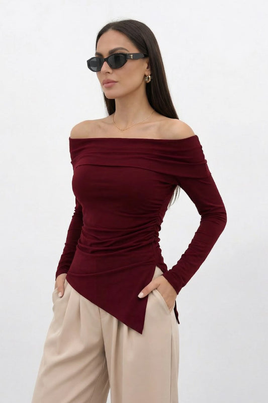 Kadın Bluz Asimetrik Yırtmaçlı Carmen Yaka Omzu Açık Vücuda Oturan Sandy Bluz