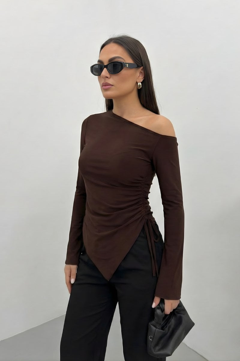 Kadın Bluz Tek Omzu Açık Asimetrik Yandan Büzgülü Uzun Kollu Slim Fit Sandy Bluz