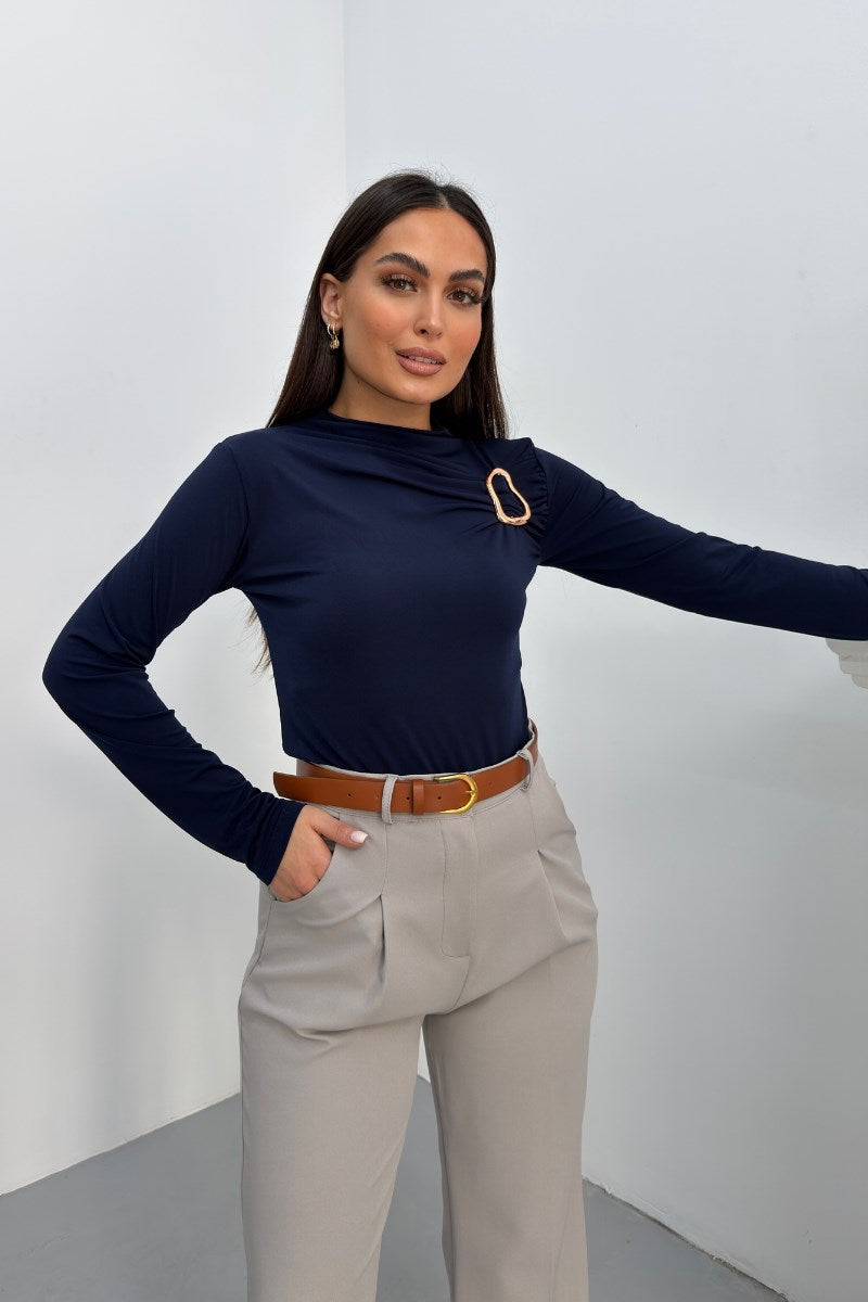 Kadın Bluz Gold Toka Detaylı Büzgülü Uzun Kollu Sandy Kumaş Likralı Şık Bluz