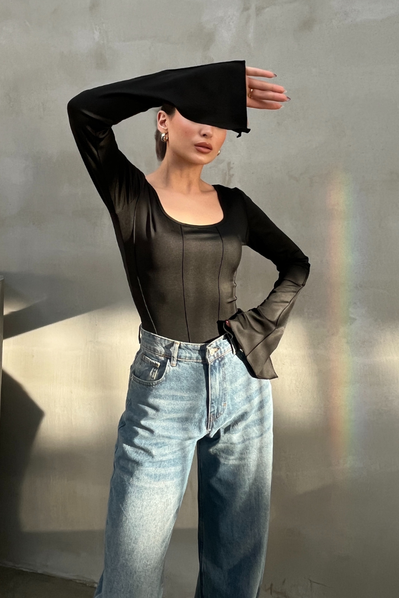 Kadın Bluz İspanyol Kol Dikiş ve Bağlama Detaylı Sırt Dekolteli U Yaka Bluz