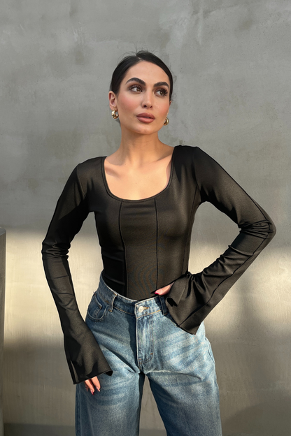 Kadın Bluz İspanyol Kol Dikiş ve Bağlama Detaylı Sırt Dekolteli U Yaka Bluz