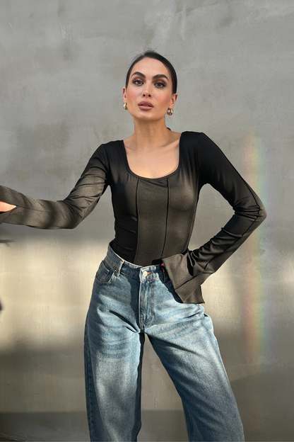 Kadın Bluz İspanyol Kol Dikiş ve Bağlama Detaylı Sırt Dekolteli U Yaka Bluz