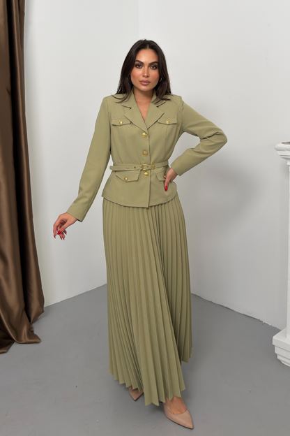 Kadın İkili Alt Üst Takım Şık Kemerli Cep ve Düğme Detaylı Kısa Blazer Ceket Piliseli Uzun Etek Takım