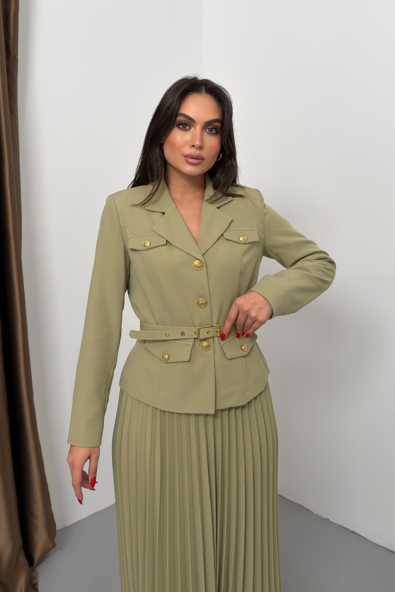 Kadın İkili Alt Üst Takım Şık Kemerli Cep ve Düğme Detaylı Kısa Blazer Ceket Piliseli Uzun Etek Takım