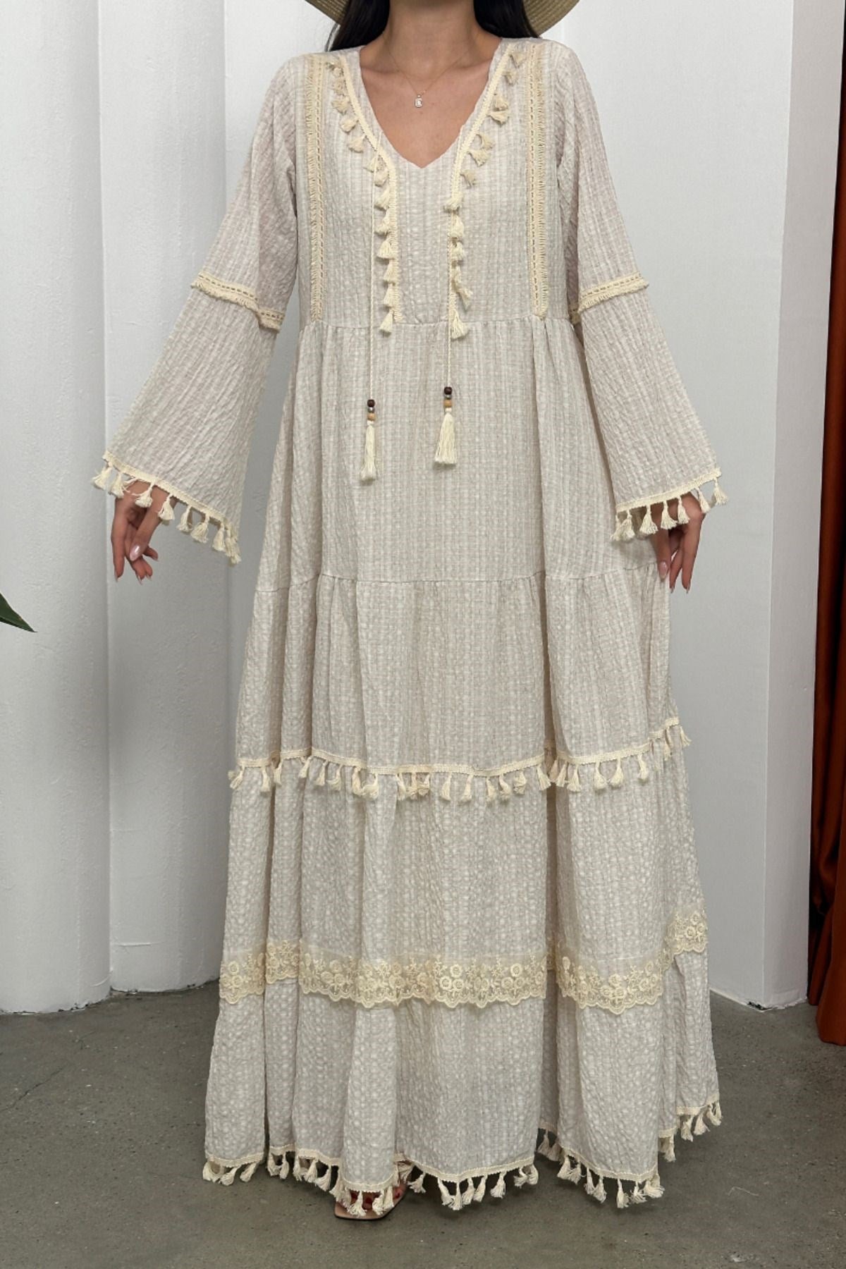 Kadın Elbise Uzun Şık Uzun Kollu Gofre V Yaka Püskül Detaylı Bol Kesim