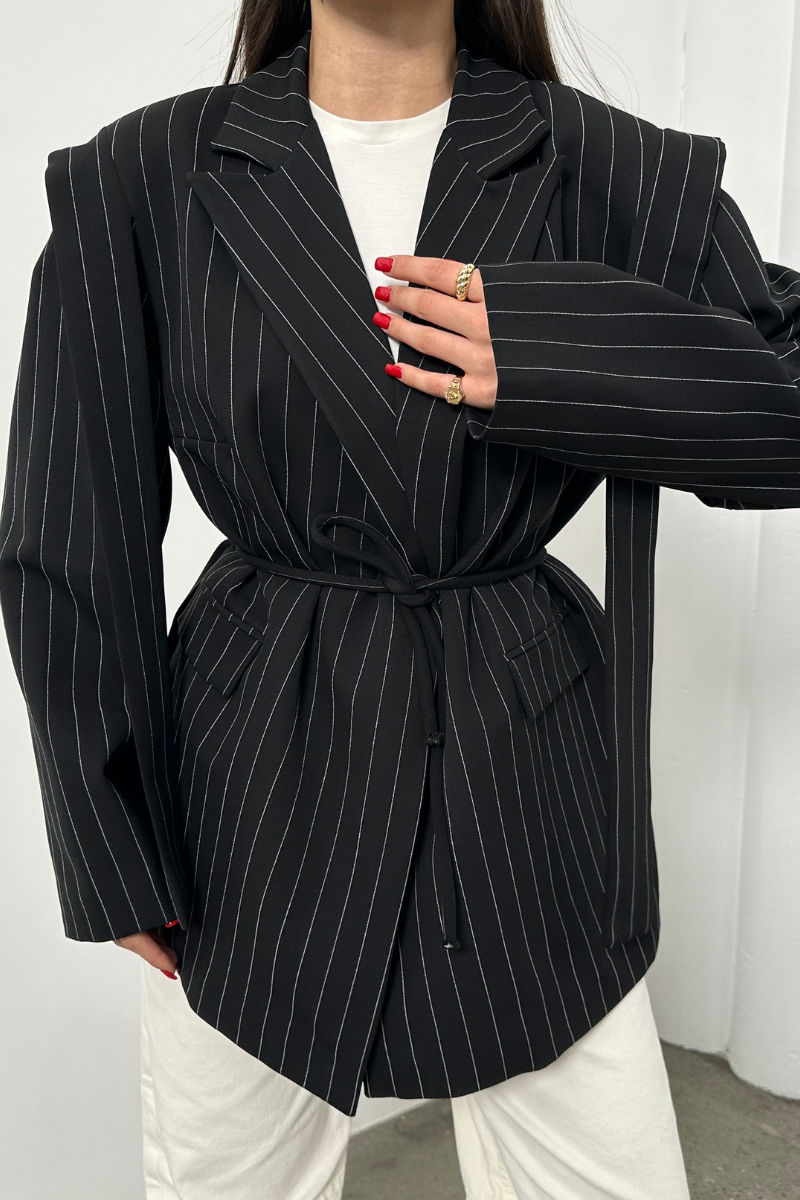 Kadın Oversize Blazer Ceket Çizgili Kuşaklı Omuz Detaylı