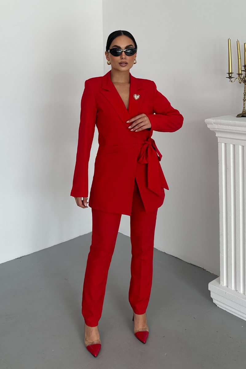 Kadın İkili Alt Üst Takım Şık Kuşaklı Drapeli Broş Detaylı Blazer Ceket Boru Paça Pantolon Takım