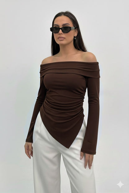 Kadın Bluz Asimetrik Yırtmaçlı Carmen Yaka Omzu Açık Vücuda Oturan Sandy Bluz