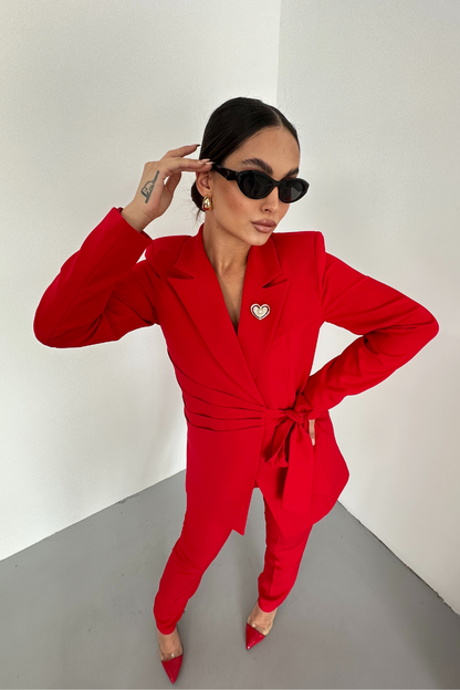 Kadın İkili Alt Üst Takım Şık Kuşaklı Drapeli Broş Detaylı Blazer Ceket Boru Paça Pantolon Takım