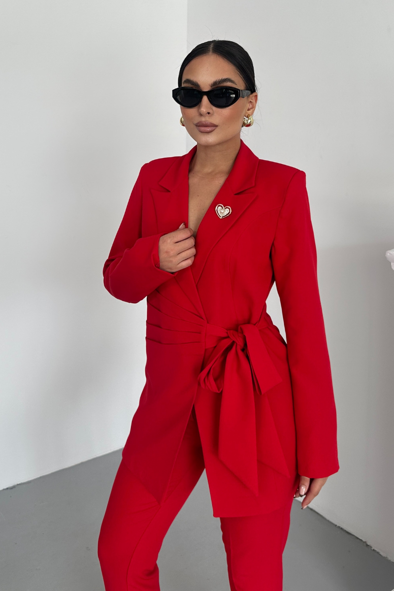 Kadın İkili Alt Üst Takım Şık Kuşaklı Drapeli Broş Detaylı Blazer Ceket Boru Paça Pantolon Takım