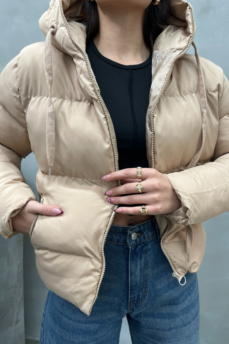 Kadın Kapüşonlu Cepli Kısa Şişme Mont