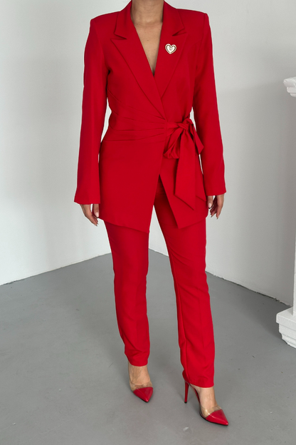 Kadın İkili Alt Üst Takım Şık Kuşaklı Drapeli Broş Detaylı Blazer Ceket Boru Paça Pantolon Takım
