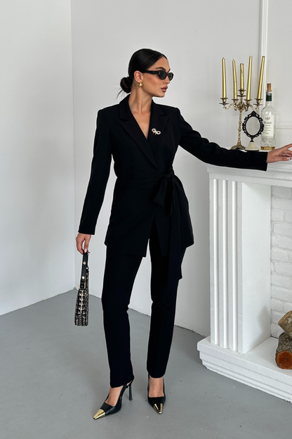 Kadın İkili Alt Üst Takım Şık Kuşaklı Drapeli Broş Detaylı Blazer Ceket Boru Paça Pantolon Takım