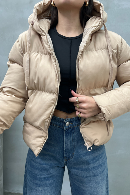 Kadın Kapüşonlu Cepli Kısa Şişme Mont