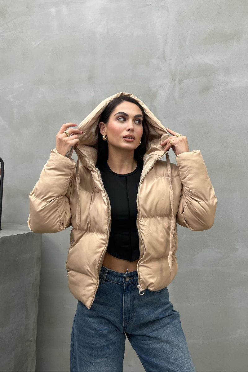 Kadın Kapüşonlu Cepli Kısa Şişme Mont