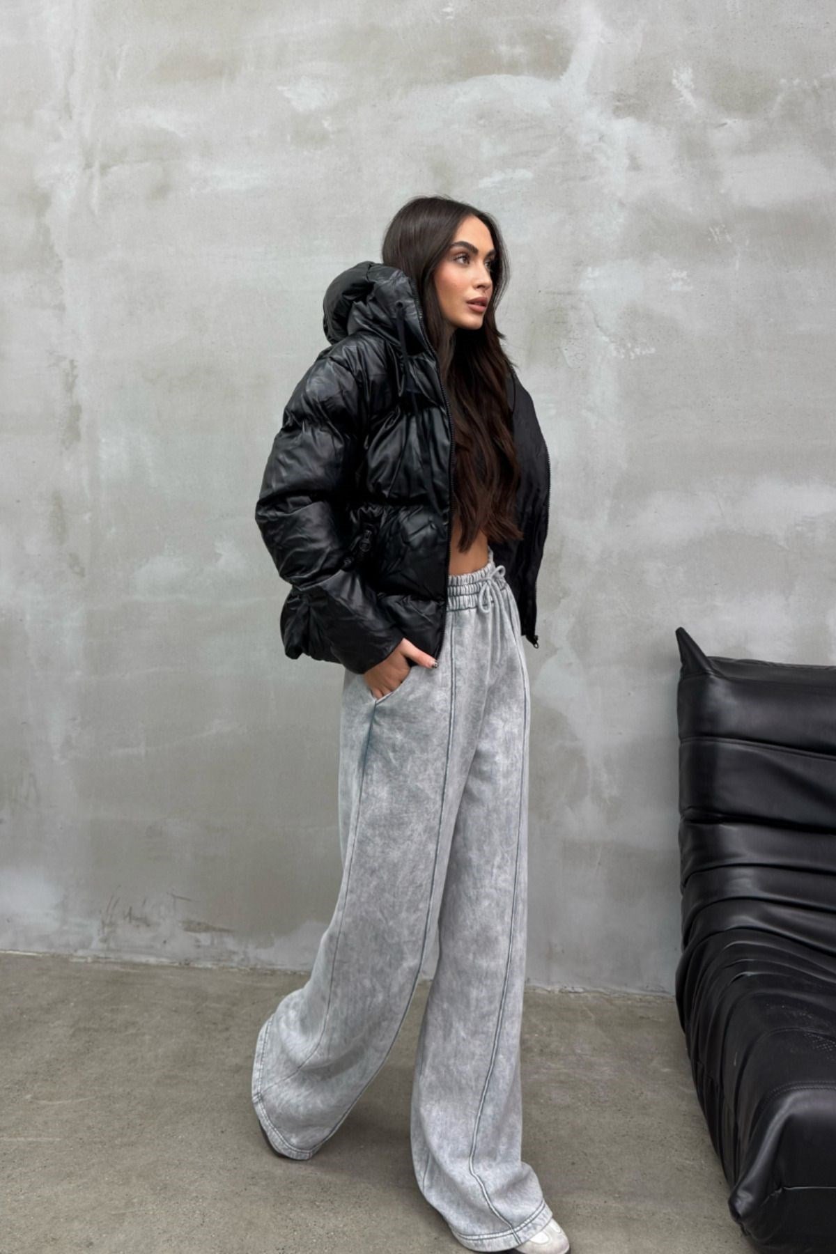 Kadın Siyah Kapüşonlu Cepli Kısa Deri Şişme Mont