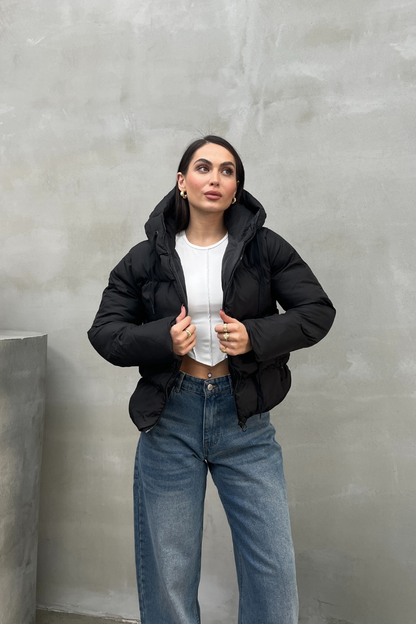 Kadın Kapüşonlu Cepli Kısa Şişme Mont