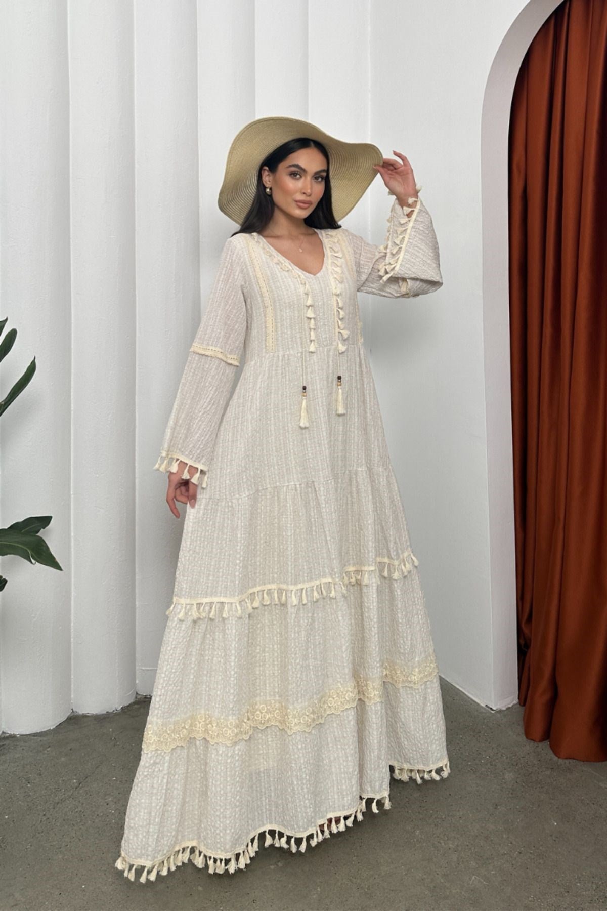 Kadın Elbise Uzun Şık Uzun Kollu Gofre V Yaka Püskül Detaylı Bol Kesim Ekru L