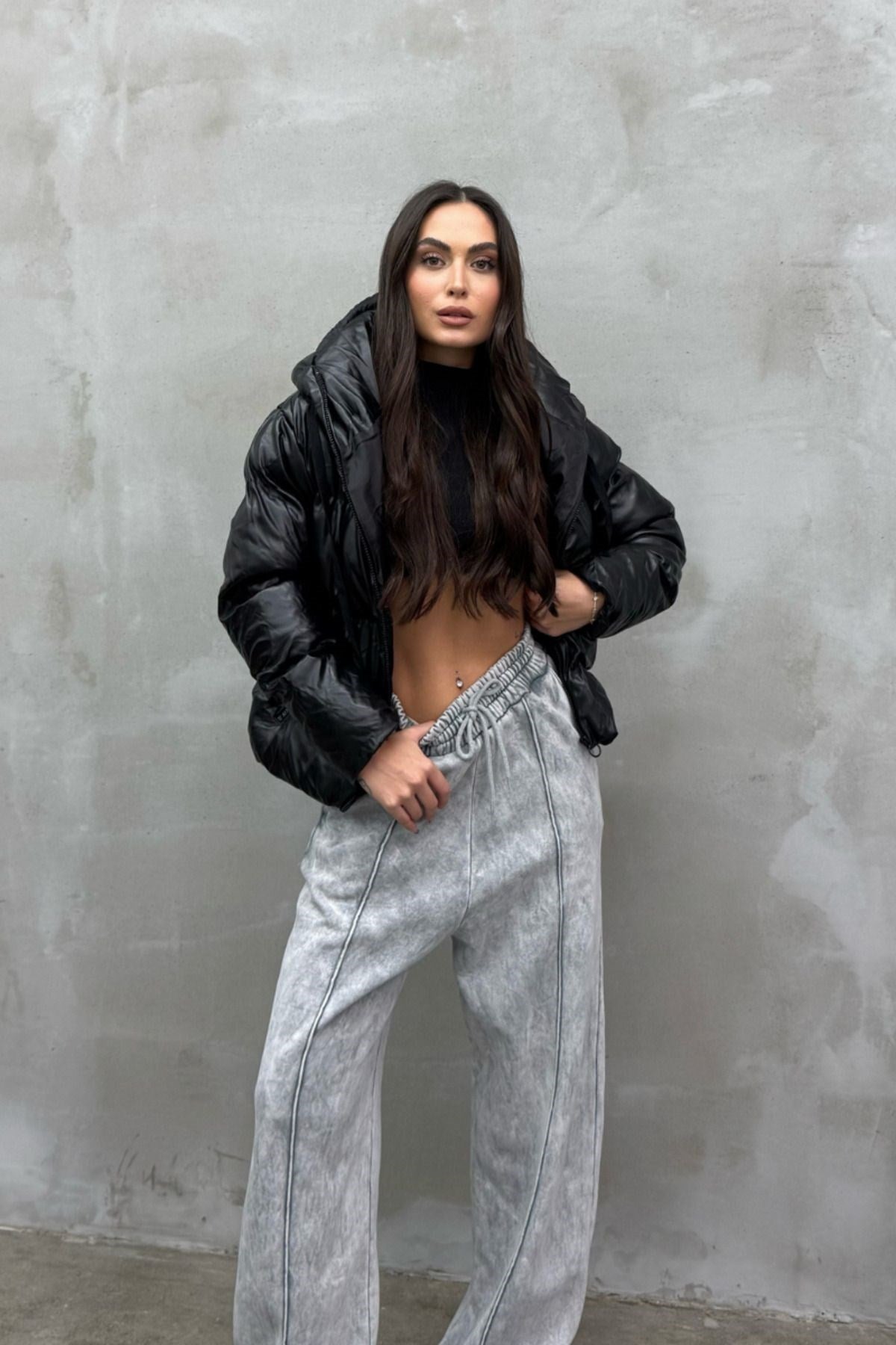 Kadın Siyah Kapüşonlu Cepli Kısa Deri Şişme Mont Siyah 36