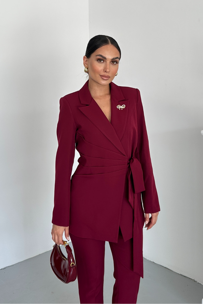 Kadın İkili Alt Üst Takım Şık Kuşaklı Drapeli Broş Detaylı Blazer Ceket Boru Paça Pantolon Takım