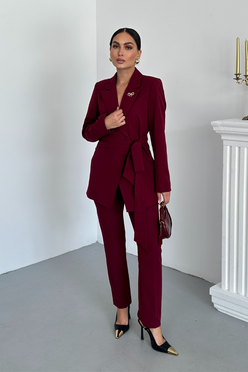 Kadın İkili Alt Üst Takım Şık Kuşaklı Drapeli Broş Detaylı Blazer Ceket Boru Paça Pantolon Takım