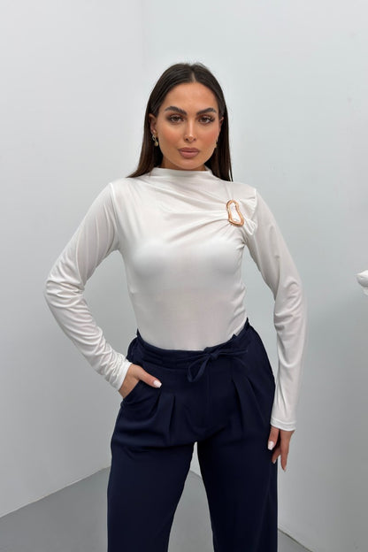 Kadın Bluz Gold Toka Detaylı Büzgülü Uzun Kollu Sandy Kumaş Likralı Şık Bluz