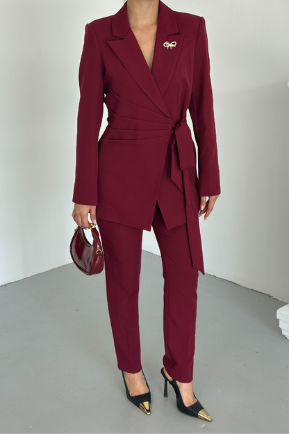 Kadın İkili Alt Üst Takım Şık Kuşaklı Drapeli Broş Detaylı Blazer Ceket Boru Paça Pantolon Takım