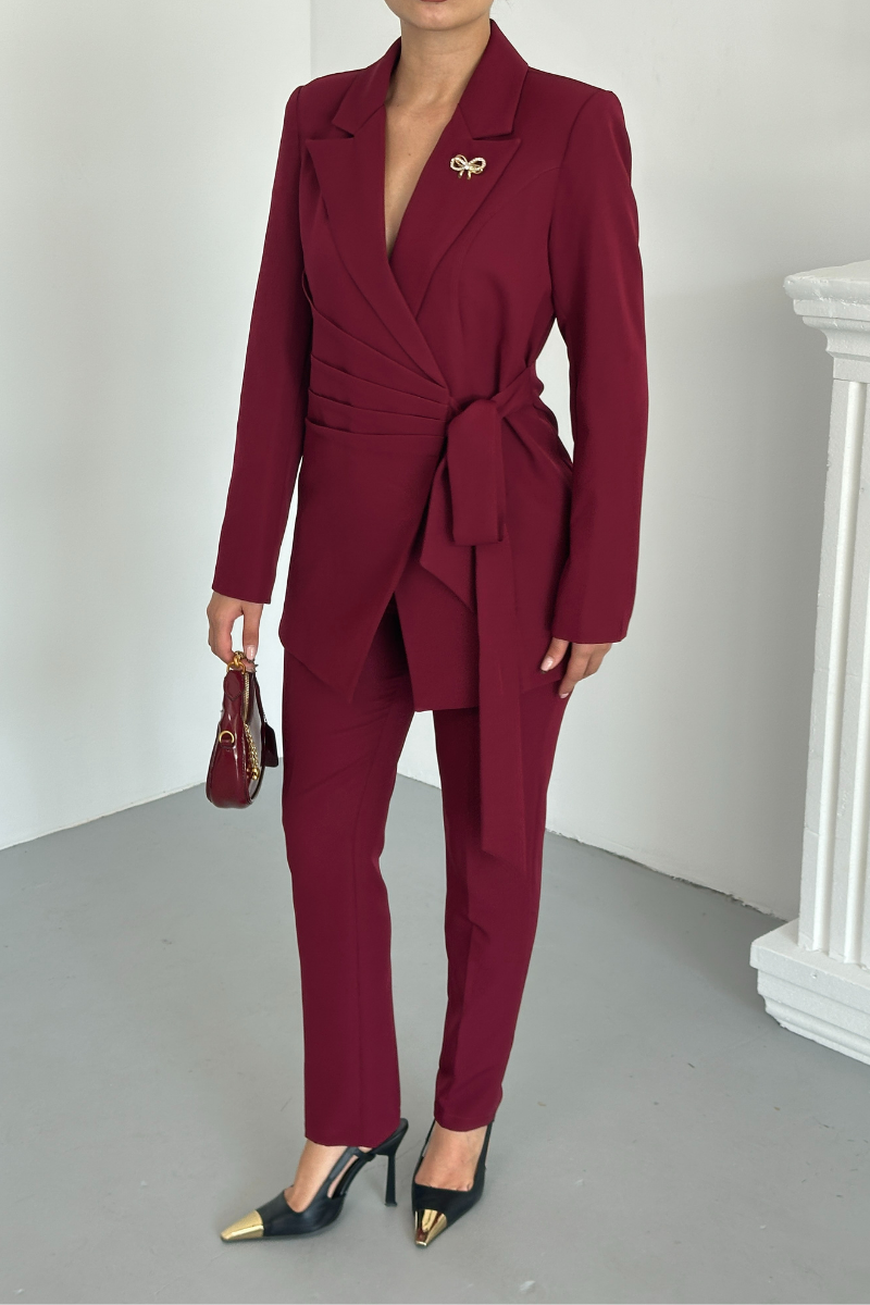 Kadın İkili Alt Üst Takım Şık Kuşaklı Drapeli Broş Detaylı Blazer Ceket Boru Paça Pantolon Takım