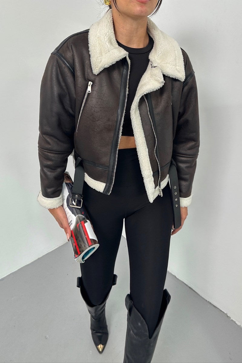 Kadın Mont Kısa İçi Kürklü Lamine Fermuarlı Kemerli Cep Detaylı Regular Crop Ceket