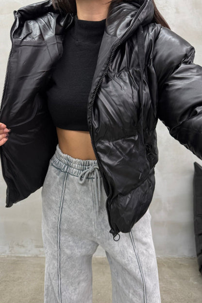 Kadın Siyah Kapüşonlu Cepli Kısa Deri Şişme Mont