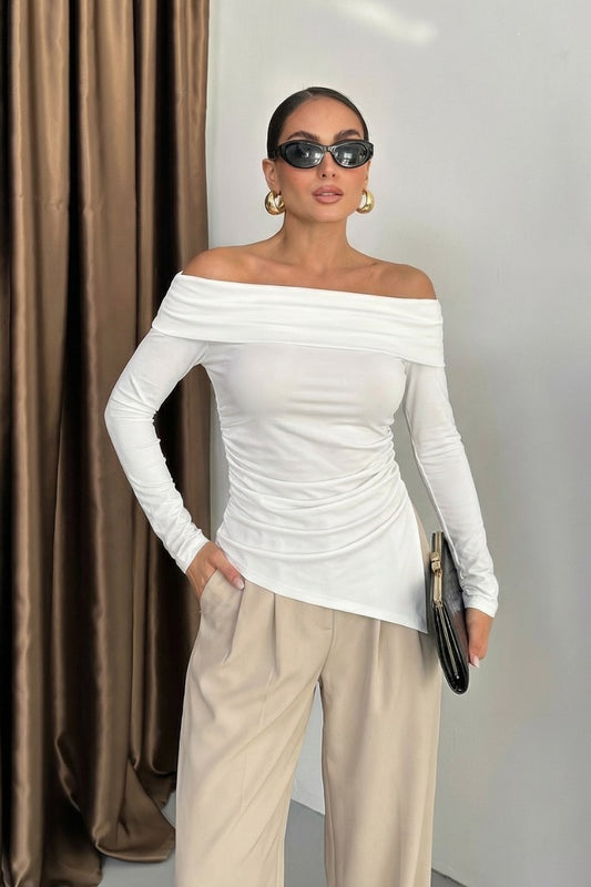 Kadın Bluz Asimetrik Yırtmaçlı Carmen Yaka Omzu Açık Vücuda Oturan Sandy Bluz