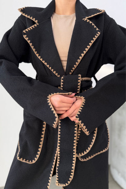 Kadın Siyah Kaşe Kaban Kuşaklı Nakışlı Büyük Cepli Kruvaze Yaka