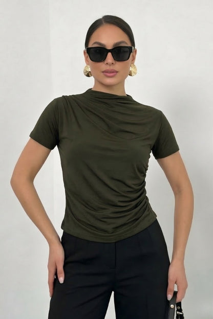 Kadın T-Shirt Kısa Kollu Drape Detaylı Yaka ve Beli Büzgülü Sandy Kumaş Likralı Bluz